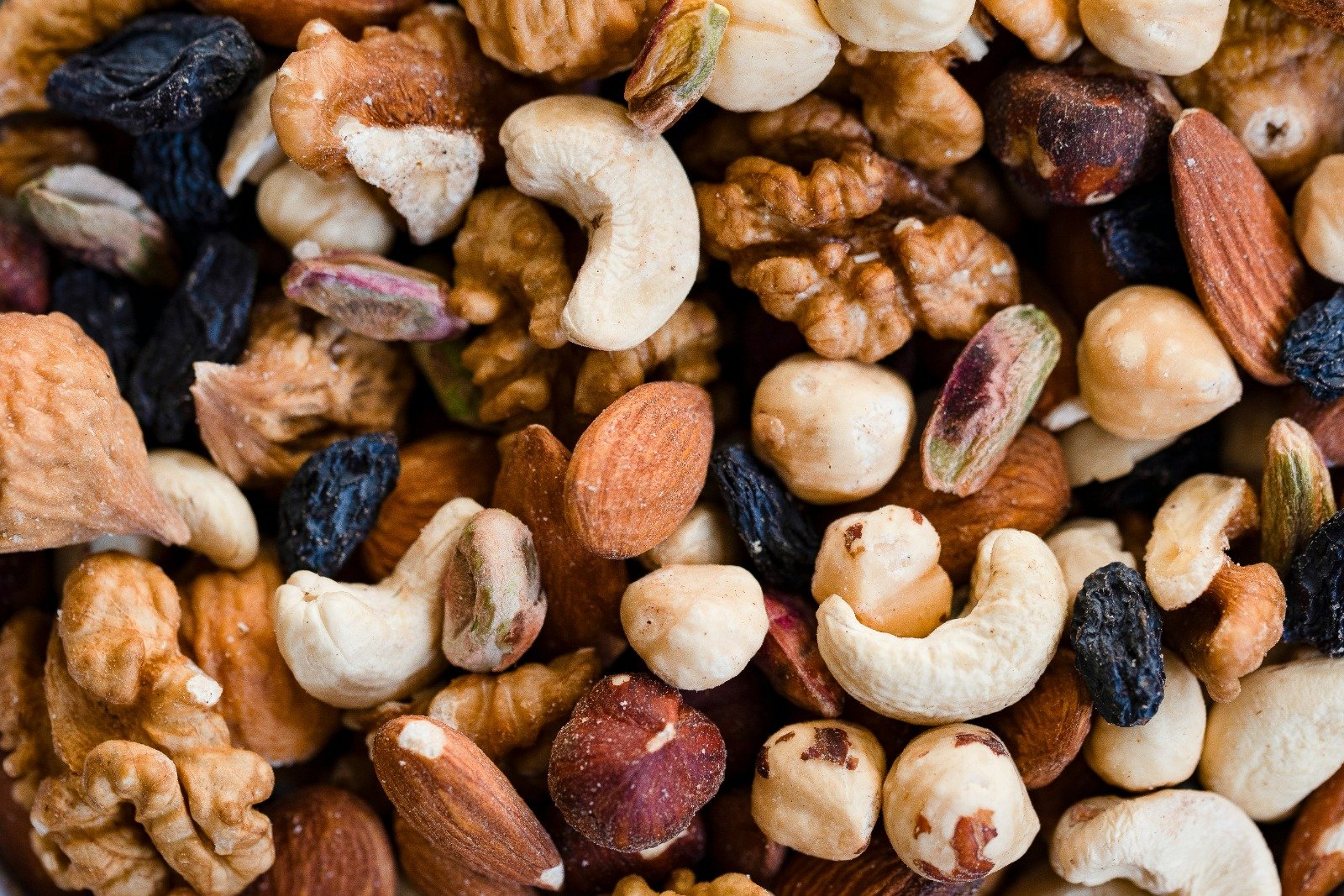Walnuts, nuts and dried fruits selected from South American producers